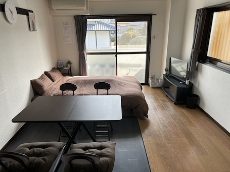 Ropa de cama hipoalergénica, escritorio y cortinas blackout