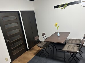 เครื่องนอนป้องกันสารก่อภู��มิแพ้, โต๊ะทำงาน, ผ้าม่านกันแสง