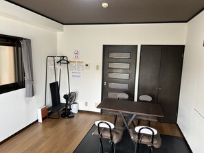 Living area - Guest House GENESIS OF FREEDOM INN (Fukuoka)