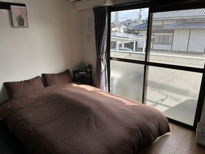 Apartamento básico | 1 dormitorio, ropa de cama hipoalergénica, escritorio y cortinas opacas