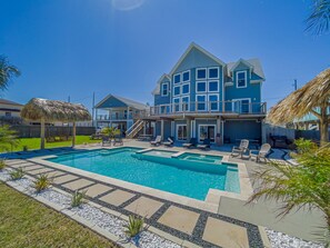 A heated pool - 2 Lodge Combo - Sleeps 30 w/Pool + Private Pier (San Leon)