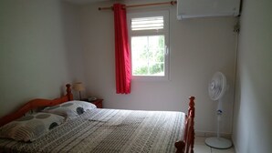 Room - Loue en Saisonnier, bas de Villa A Corps de Garde Sainte Luce (Sainte-Luce)