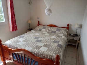 2 bedrooms, iron/ironing board, WiFi, bed sheets - Loue en Saisonnier, bas de Villa A Corps de Garde Sainte Luce (Sainte-Luce)
