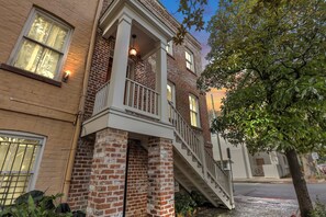 Exterior - Luxurious Savannah Oasis in Unbeatable Location by Lucky Savannah (Savannah)