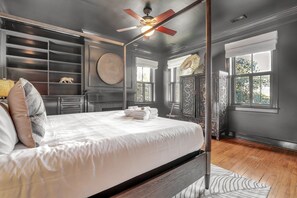 3 bedrooms, iron/ironing board, free WiFi, bed sheets - Luxurious Savannah Oasis in Unbeatable Location by Lucky Savannah (Savannah)