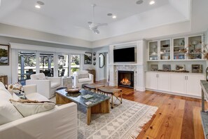 TV, fireplace, offices - 33 Marsh Creek - Updated home, Wonderful Golf Course Views on the Omni Resort (Fernandina Beach)