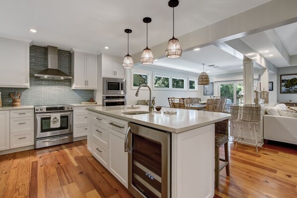 Fridge, microwave, coffee/tea maker, toaster - 33 Marsh Creek - Updated home, Wonderful Golf Course Views on the Omni Resort (Fernandina Beach)