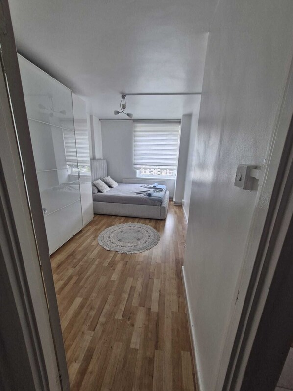 Interior - zone 2 central London next to City, Balcony with views of London skyline (LONDON)