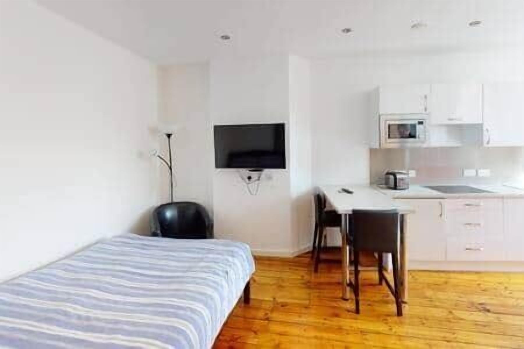 1 chambre, fer et planche à repasser, Wi-Fi, draps fournis
