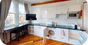 Fridge, microwave, stovetop, toaster - Heart of Nottingham-Great City Views (Nottingham)