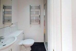 Bathroom - Quieter Studio for City Centre Location (Nottingham)