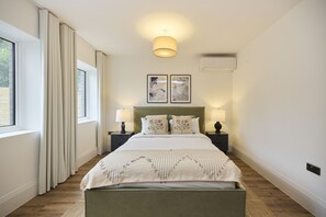 Leilighet (3 Bedrooms) | 3 soverom, skrivebord for bærbar PC og strykejern/-brett