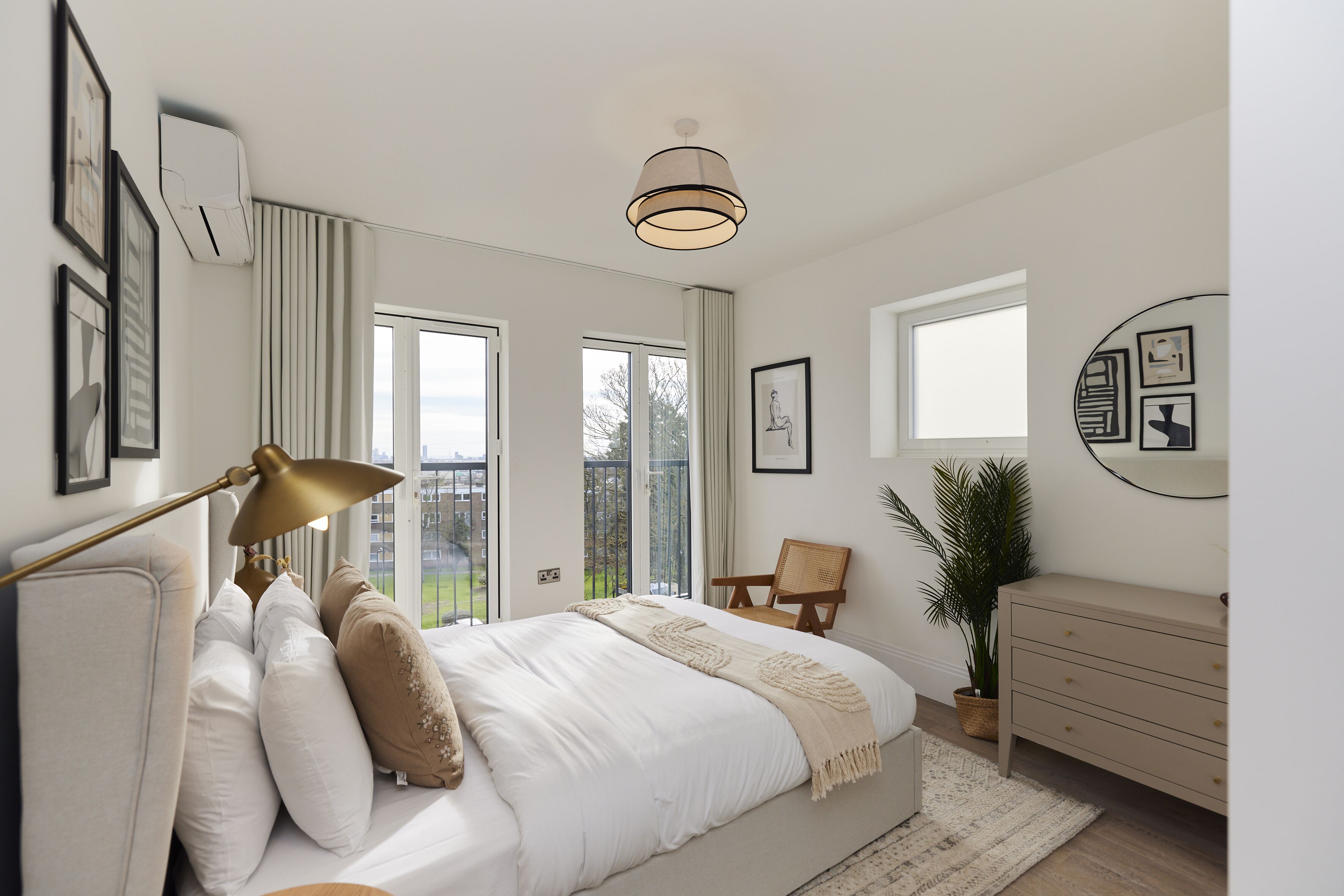 2 kamar tidur, setrika/meja setrika, dan seprai linen