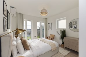 2 makuuhuonetta, silitysrauta/-lauta, vuodevaatteet