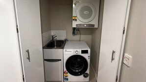 Interior - Comfortable 2BR Getaway in Cooper Plains with Parking (Coopers Plains)