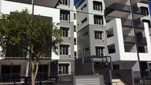 Exterior - Comfortable 2BR Getaway in Cooper Plains with Parking (Coopers Plains)
