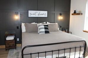 2 bedrooms, iron/ironing board, free WiFi, bed sheets