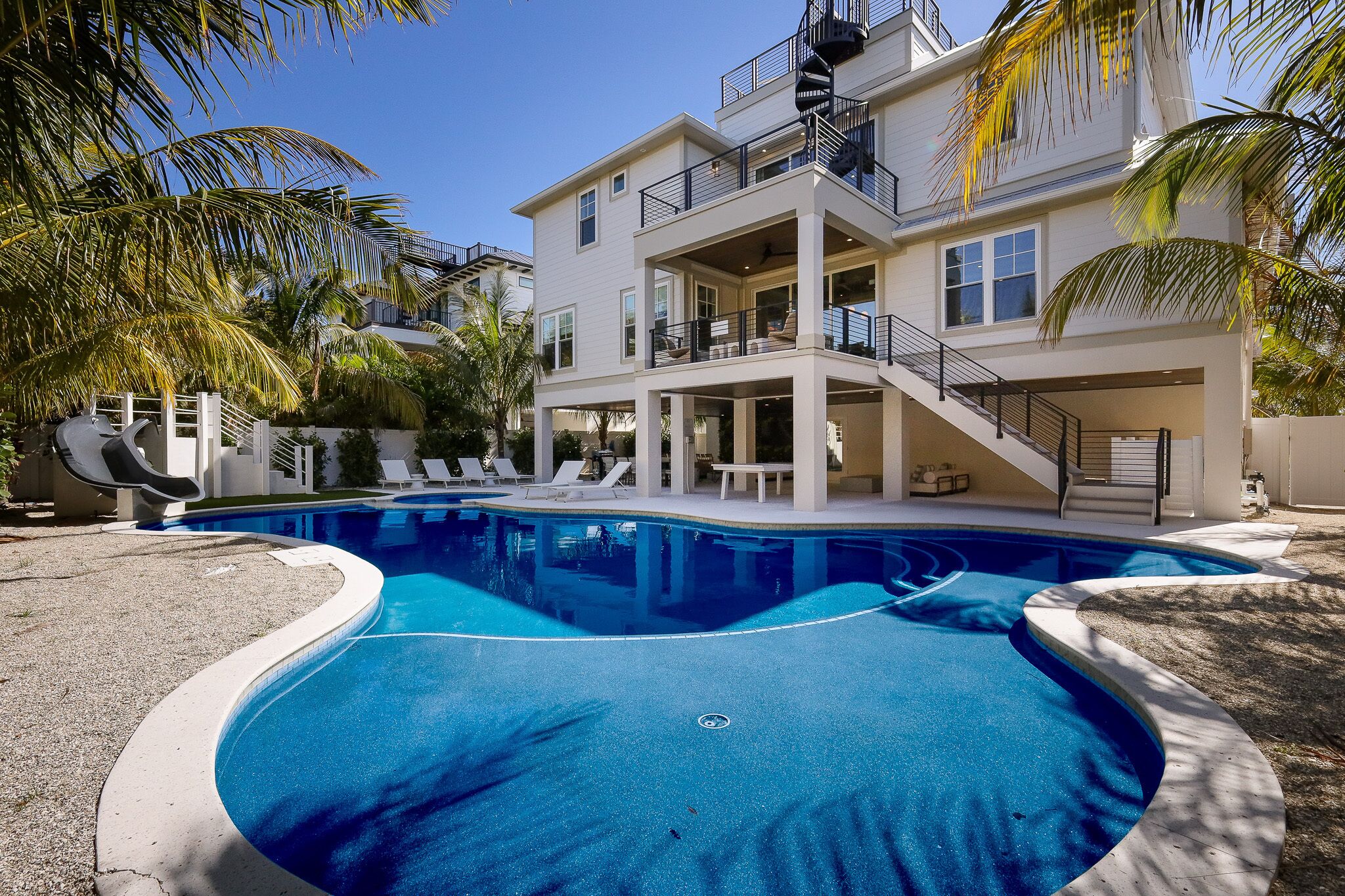 Luxury Home! Pool with Spa and Waterslide, Rooftop deck! - Big Kahuna