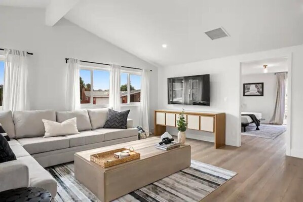 Smart-TV, videospill og fotballspill