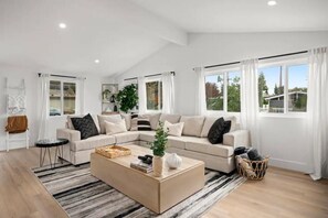 Een smart-tv, videogames en tafelvoetbal