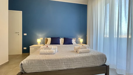 2 habitaciones, espacio para trabajar con laptop y cortinas blackout