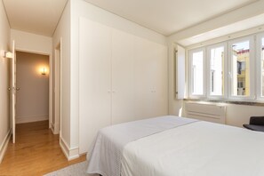 3 bedrooms, desk, iron/ironing board, travel cot