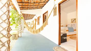 7 bedrooms, WiFi, bed sheets