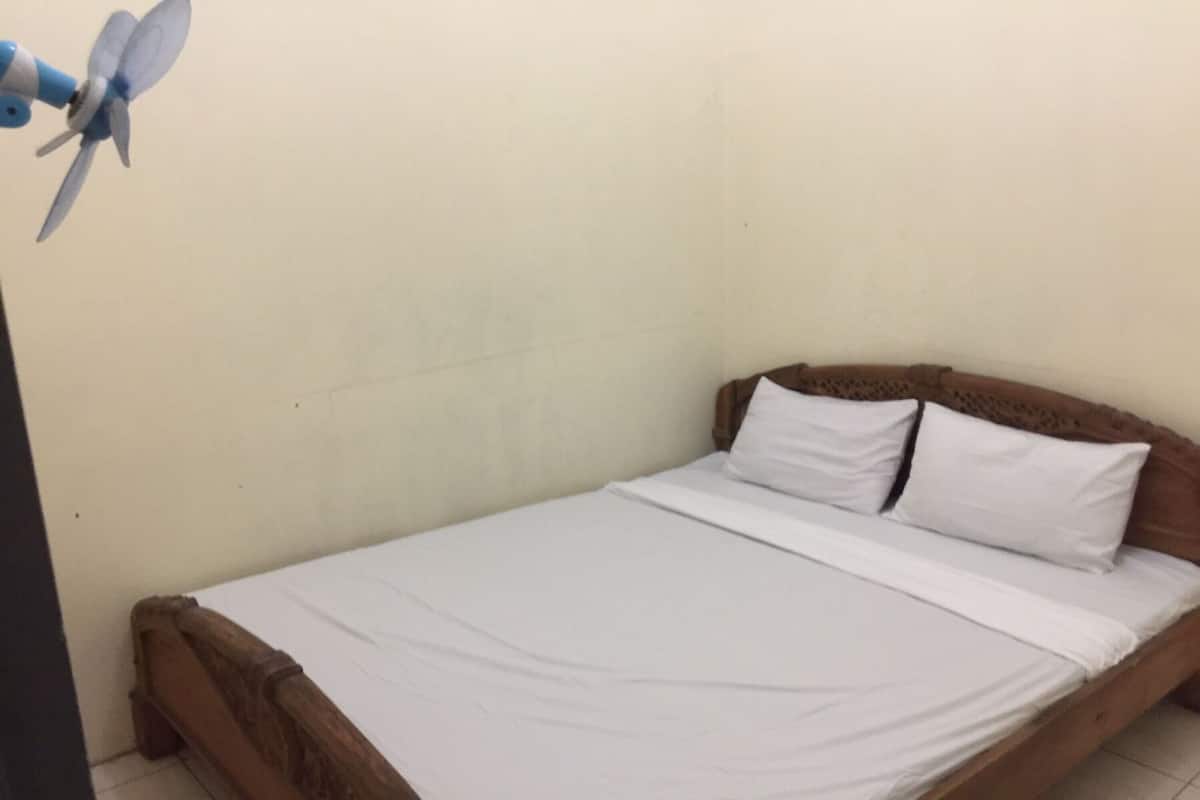 Basic Double Room | Free WiFi, bed sheets