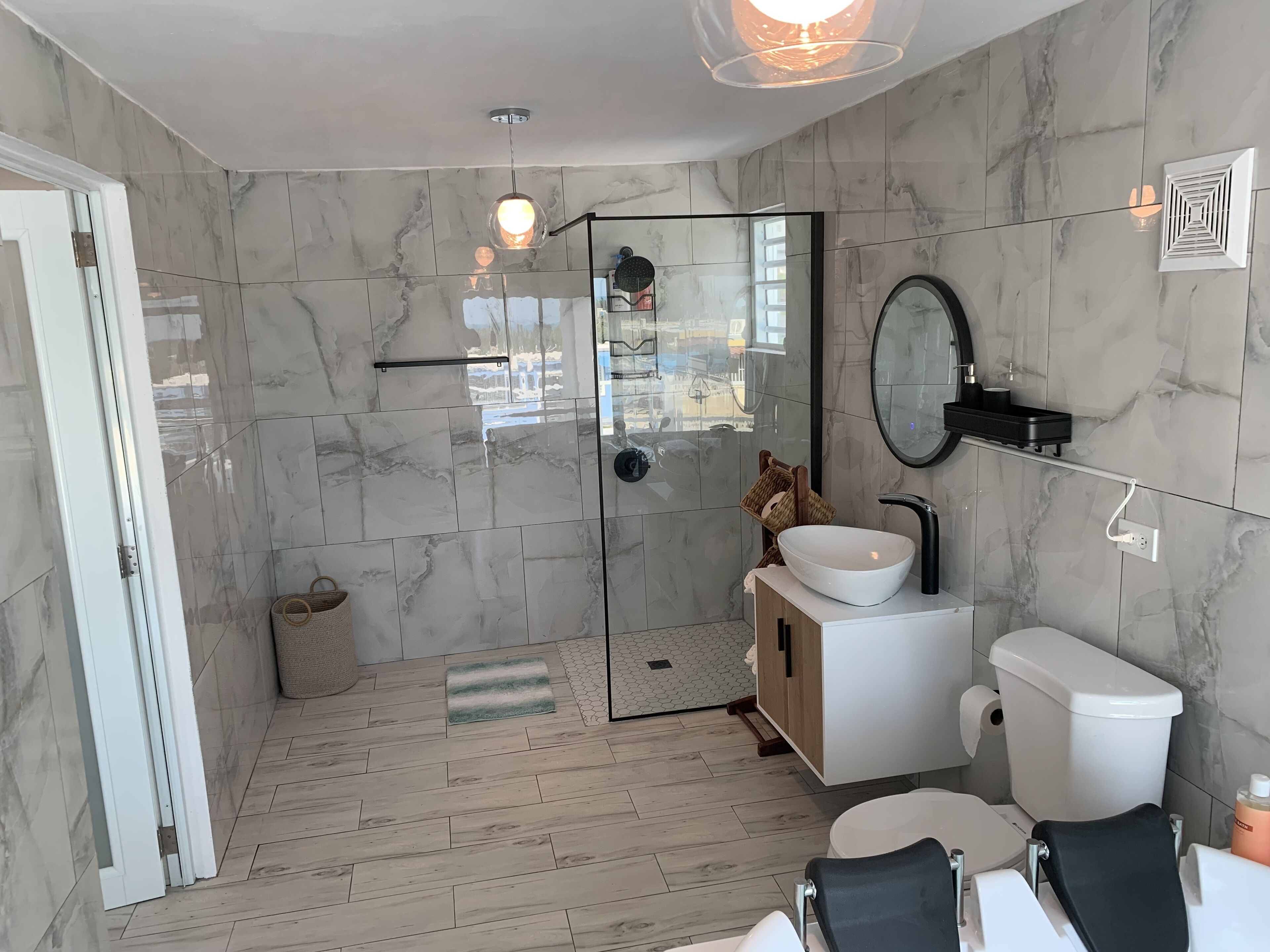Jetted bath, hair dryer, towels, soap