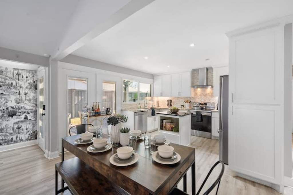 Geladeira, micro-ondas, fogão, cooktop