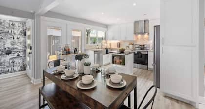 fifa-15 mins to stadium~Cowboy Cabana~pool~putting green~firepit~projector~games