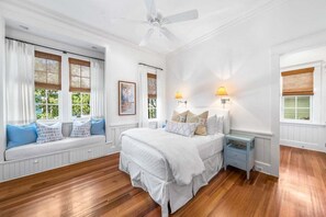 6 bedrooms, desk, iron/ironing board, travel cot