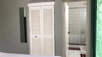 1 habitación y caja de seguridad en la habitación