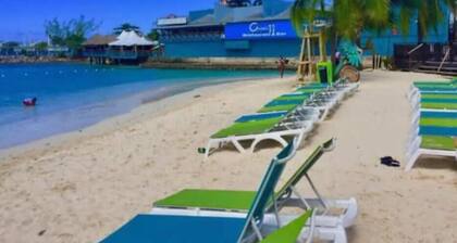 Island Retreat - King Bed