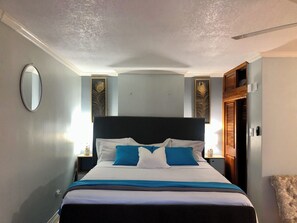 Free WiFi - Beachside Tropics - King Bed (Ocho Rios)