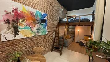 1 slaapkamer, een strijkplank/strijkijzer, gratis wifi