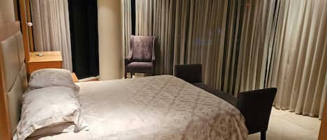 4 habitaciones, tabla de planchar con plancha y wifi gratis