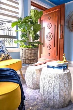 Interior - The Hemingway House 15 min from Tambo Airport (Benoni)