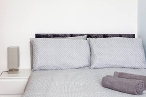 House | 4 bilik tidur, seterika/papan seterika, Wi-fi percuma, cadar katil 
