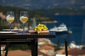 Outdoor dining - Villa Thalia by Meganisi Sunset Luxury Villas (Meganisi)