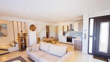 Villa | Living area | Books