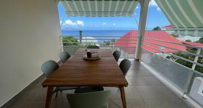 Suite Spacieuse 4 77m2 Offrant une Magnifique vue sur la mer et Les Saintes