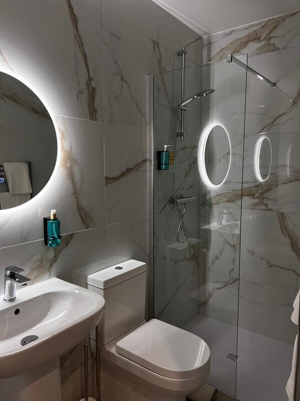 Free toiletries, hair dryer, towels - 53 Luxury Rooms  (Maynooth)