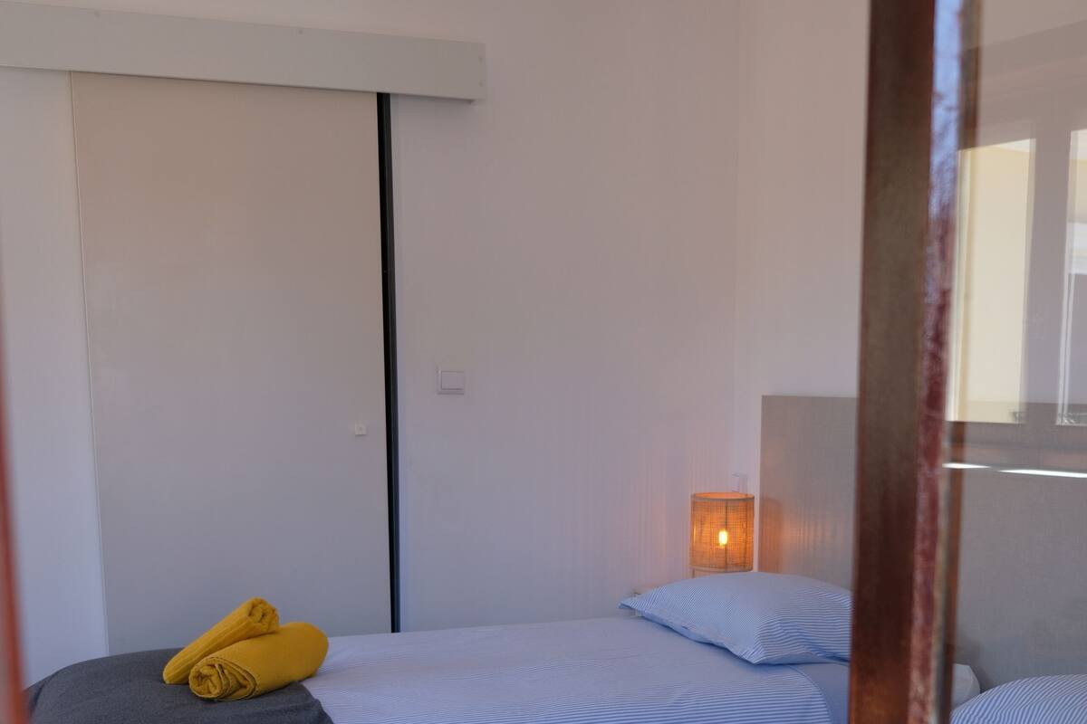 Free WiFi, bed sheets