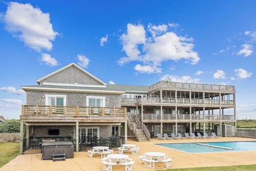 The Pine Island Lodge-- Spectacular 28 BR Oceanfront in Corolla
