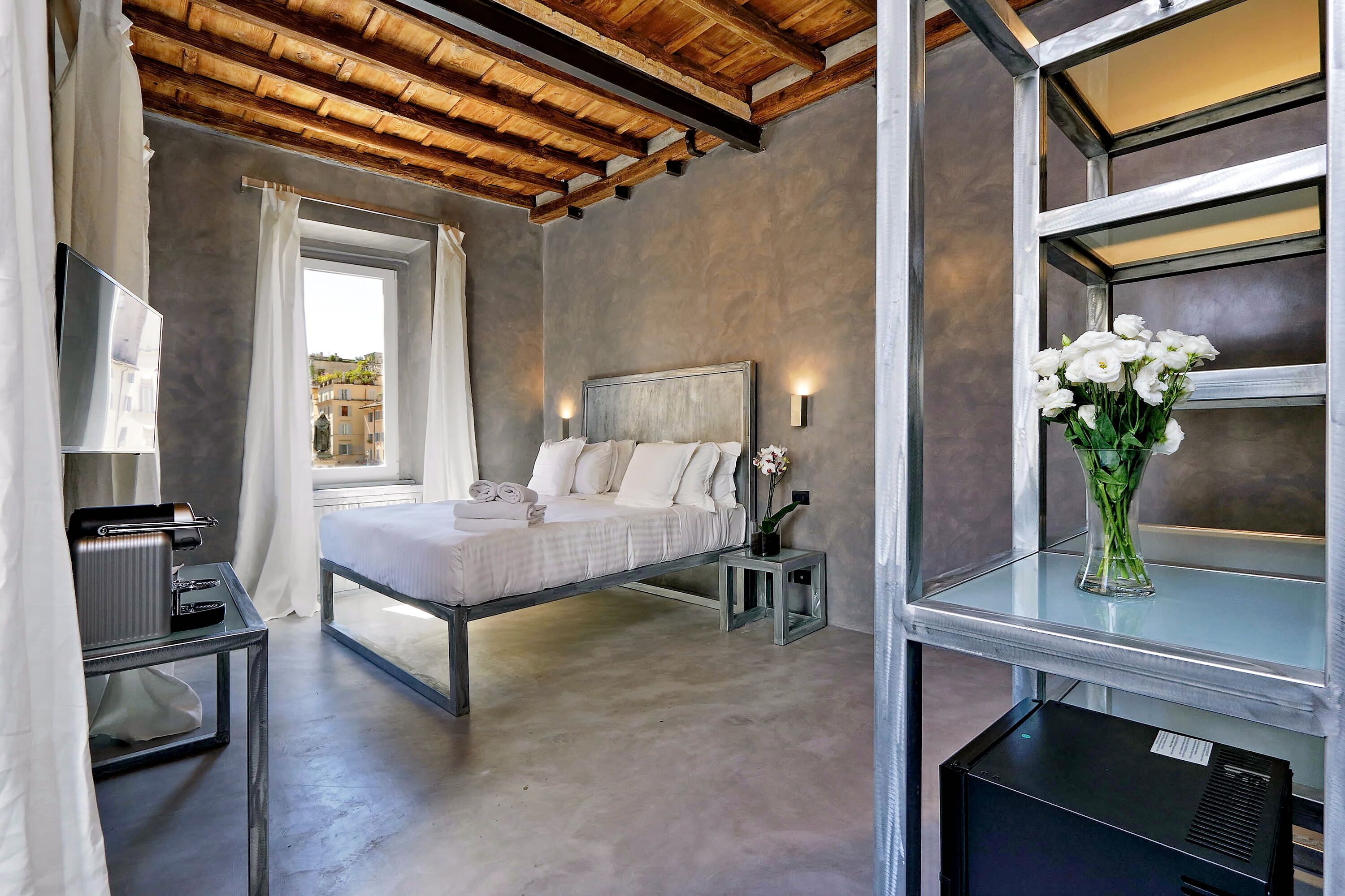 Comfort Suite (1° floor) | 1 bedroom, hypo-allergenic bedding, down comforters, in-room safe