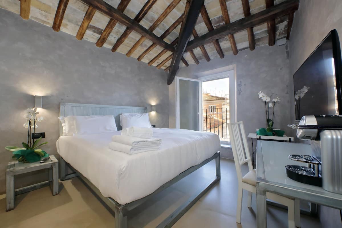 Deluxe Penthouse, City View, Tower (4° floor) | 1 bedroom, hypo-allergenic bedding, down duvets, in-room safe