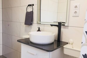 Appartement, 2 chambres, terrasse | Salle de bain