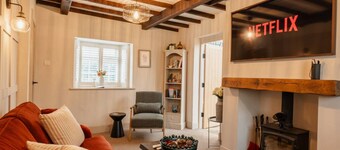 Charming 2 bed cottage near Chester Zoo - Sleeps 6