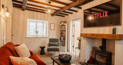 Charming 2 bed cottage near Chester Zoo - Sleeps 6